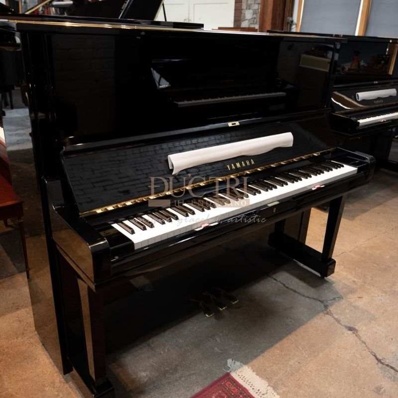 Yamaha UX-1 1 Hình ảnh của đàn Piano Yamaha UX-1