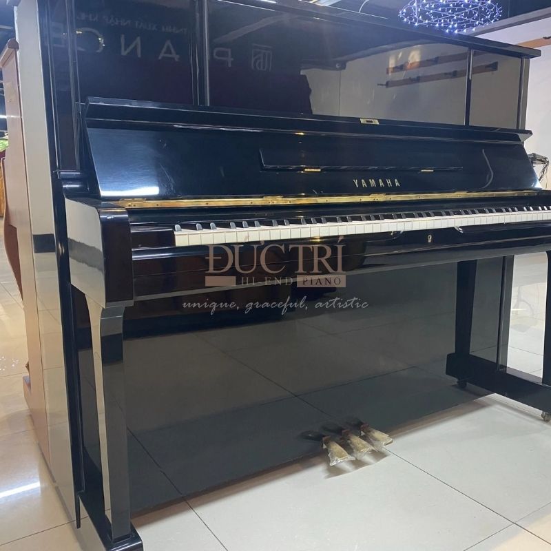 Yamaha UX-1 4 Hình ảnh góc cạnh của Đàn Piano Yamaha UX-1