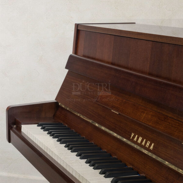 Logo-đàn-piano-Yamaha-M1