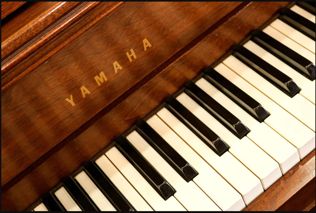 Yamaha M214 1 PHIM-DAN-YAMAHA-M214-piano-duc-tri-music-600x600