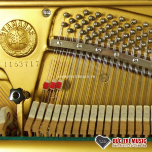 logo trên đàn piano yamaha u5b
