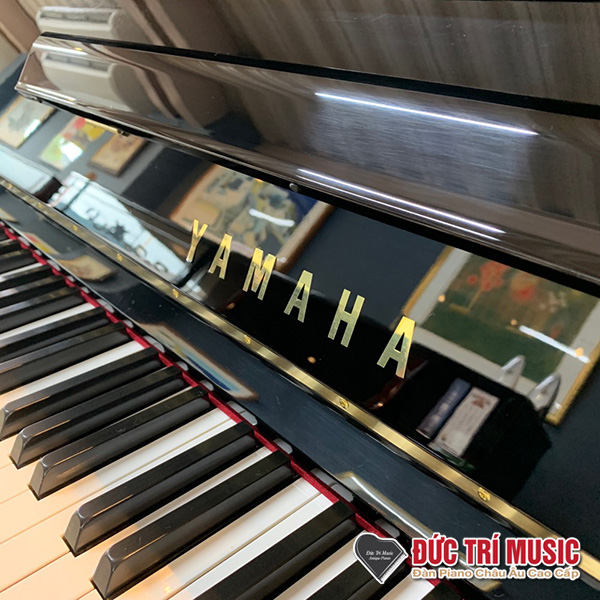 Yamaha UX10BL 4 logo của đàn piano yamaha ux10bl