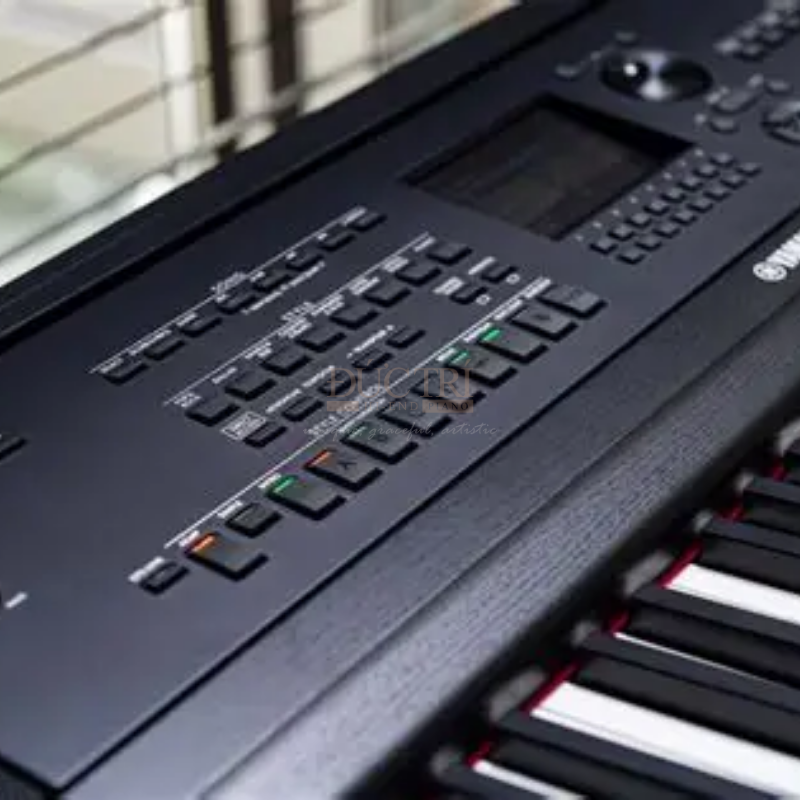 Yamaha DGX-670 7 Logo và bàn phím chiếc đàn Yamaha DGX-670