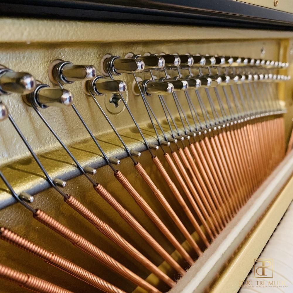 Yamaha U1J 7 Đàn Piano Yamaha U1JPE - Chốt pin và dây bass