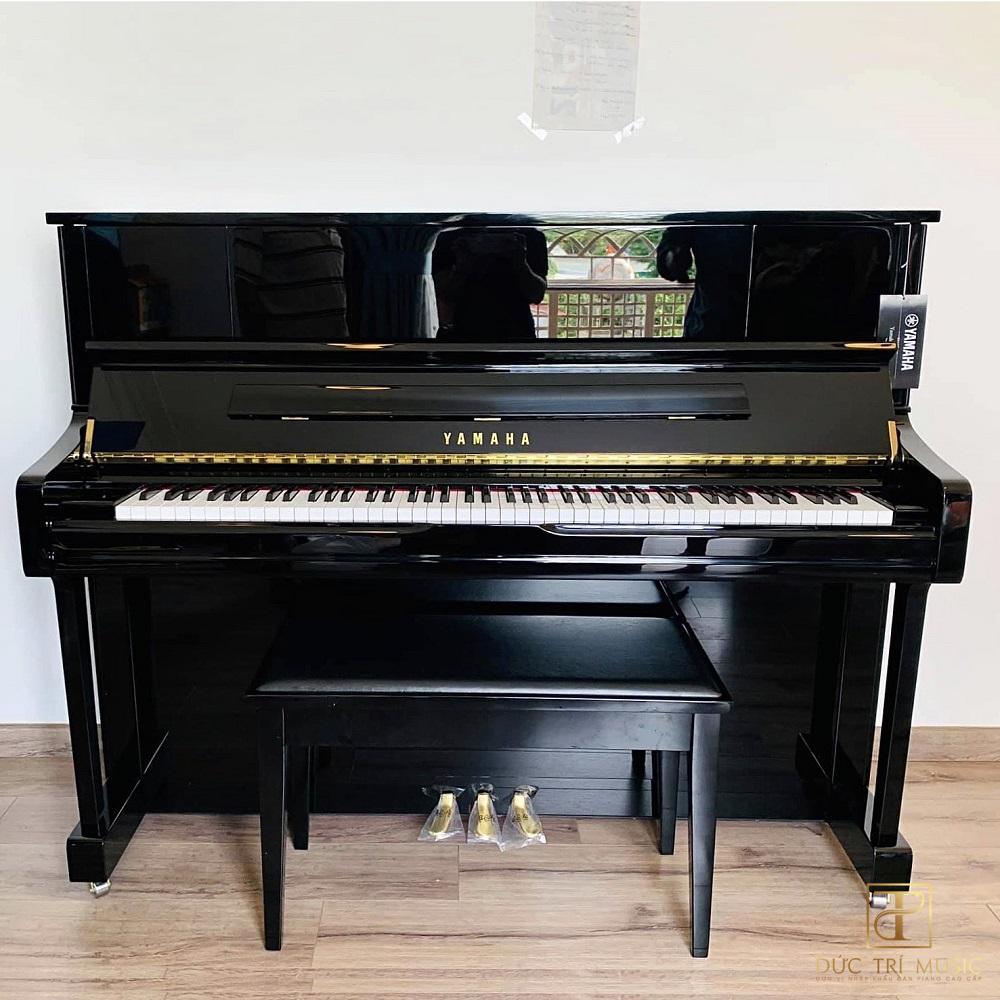 Yamaha U1J 3 Đàn Piano Yamaha U1JPE - chất liệu sơn bóng