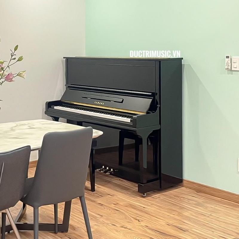 Yamaha U1A 22 Yamaha U1A được trưng bày tại Showroom của Piano Đức Trí