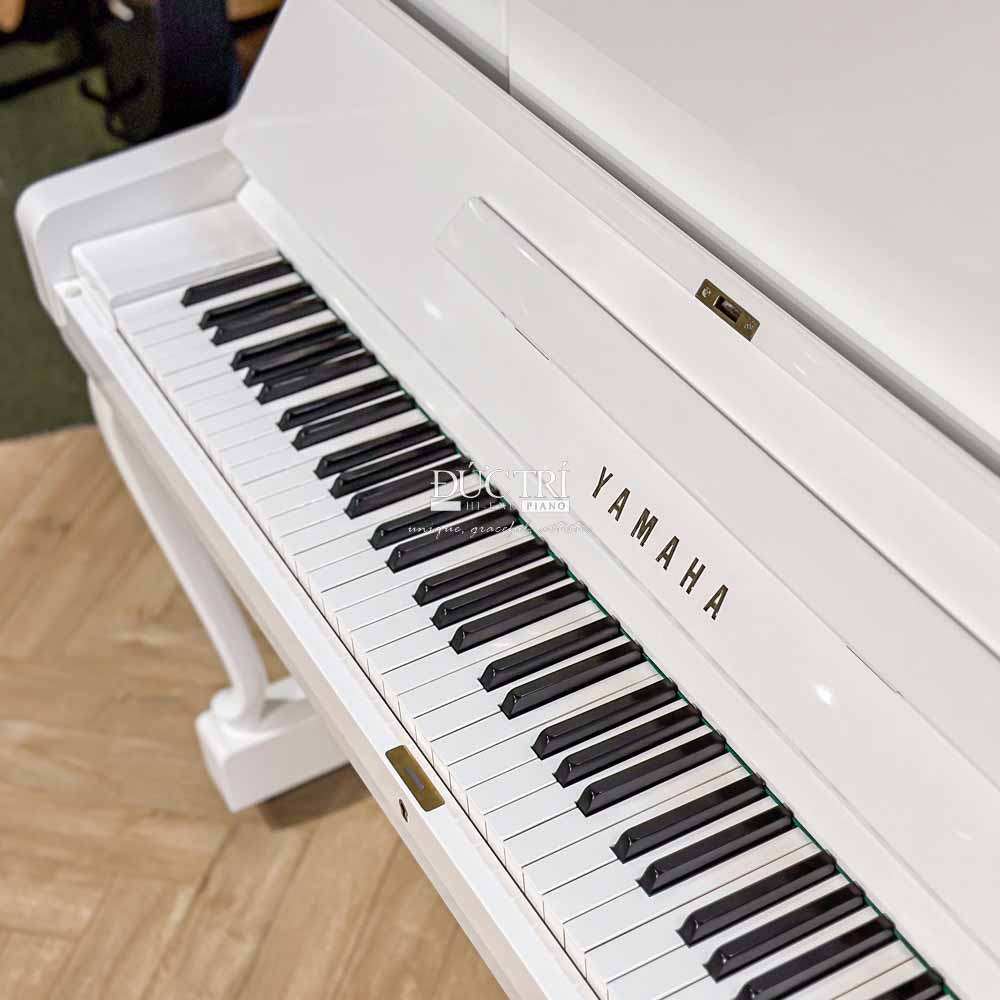 Yamaha W106 WH 1 đàn piano yamaha w106 WH màu trắng