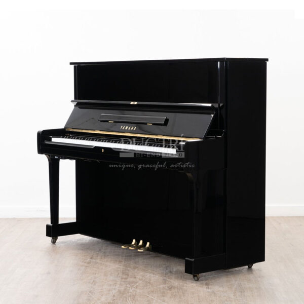 Yamaha U1G