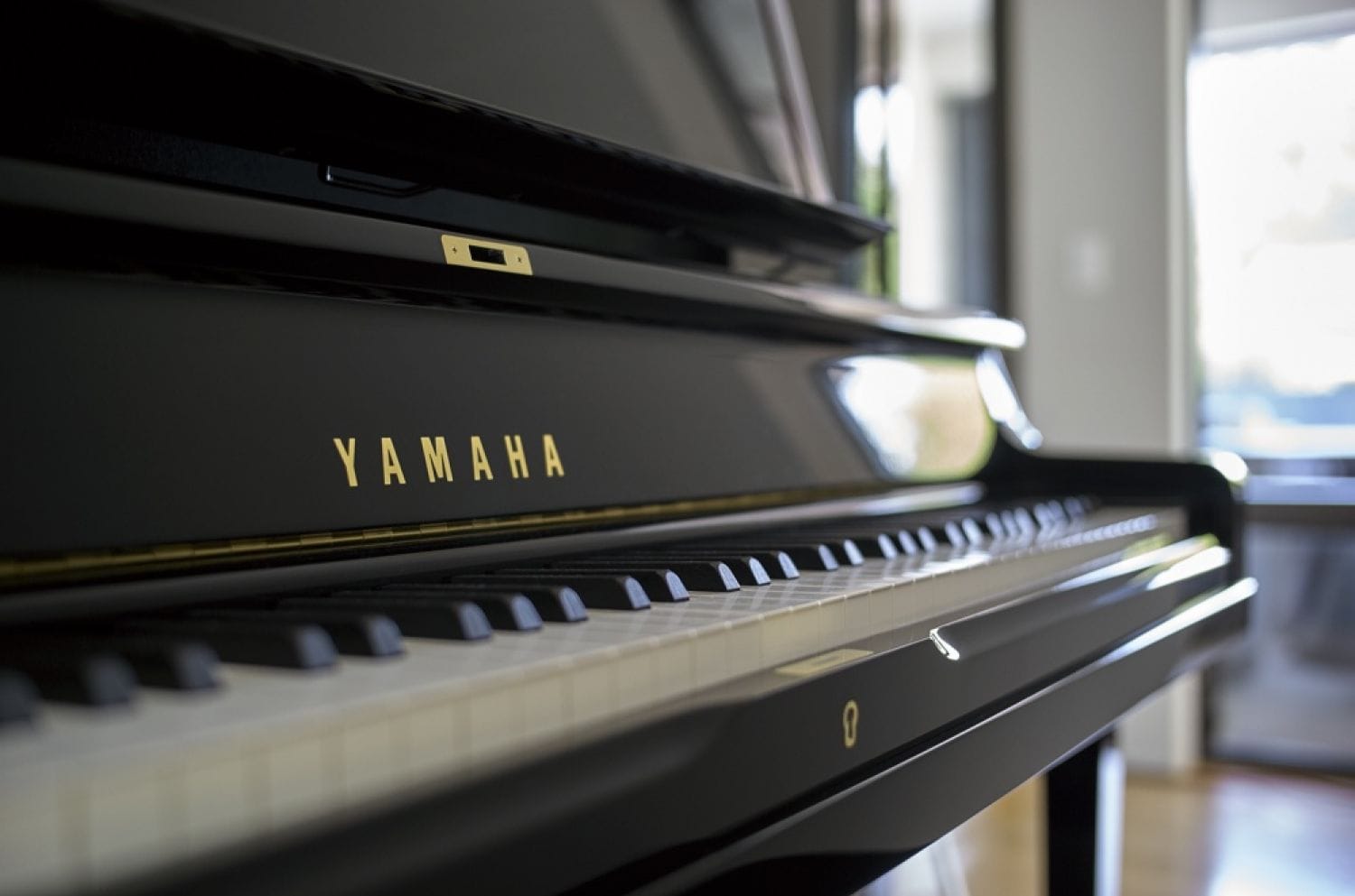 Yamaha YUS1 10 Yamaha YUS5 với giá nhạc lớn dễ dàng học tập