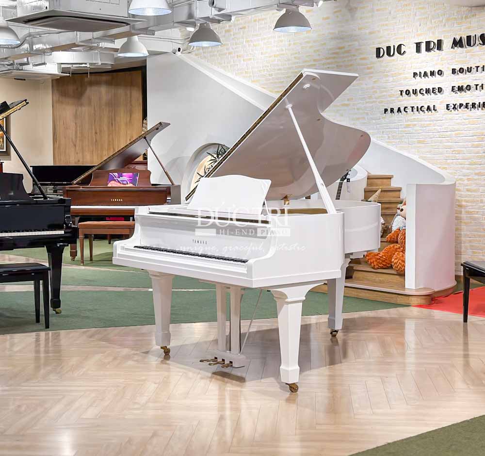 Yamaha G3 màu trắng 2 Đàn Grand Piano Yamaha G3 trắng xinh đẹp lung linh