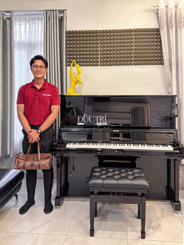 Đàn Piano Yamaha YUS5 - 2024 8 Kỹ thuật viên piano Đức Trí cùng đàn Yamaha YUS5