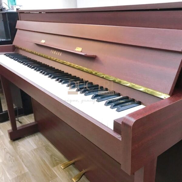 Hình ảnh góc nghiêng Đàn Piano Yamaha DUP5