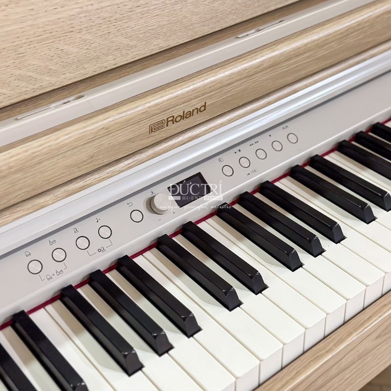 Roland RP701  4 Logo và các phím trên đàn Đàn Piano Roland RP701