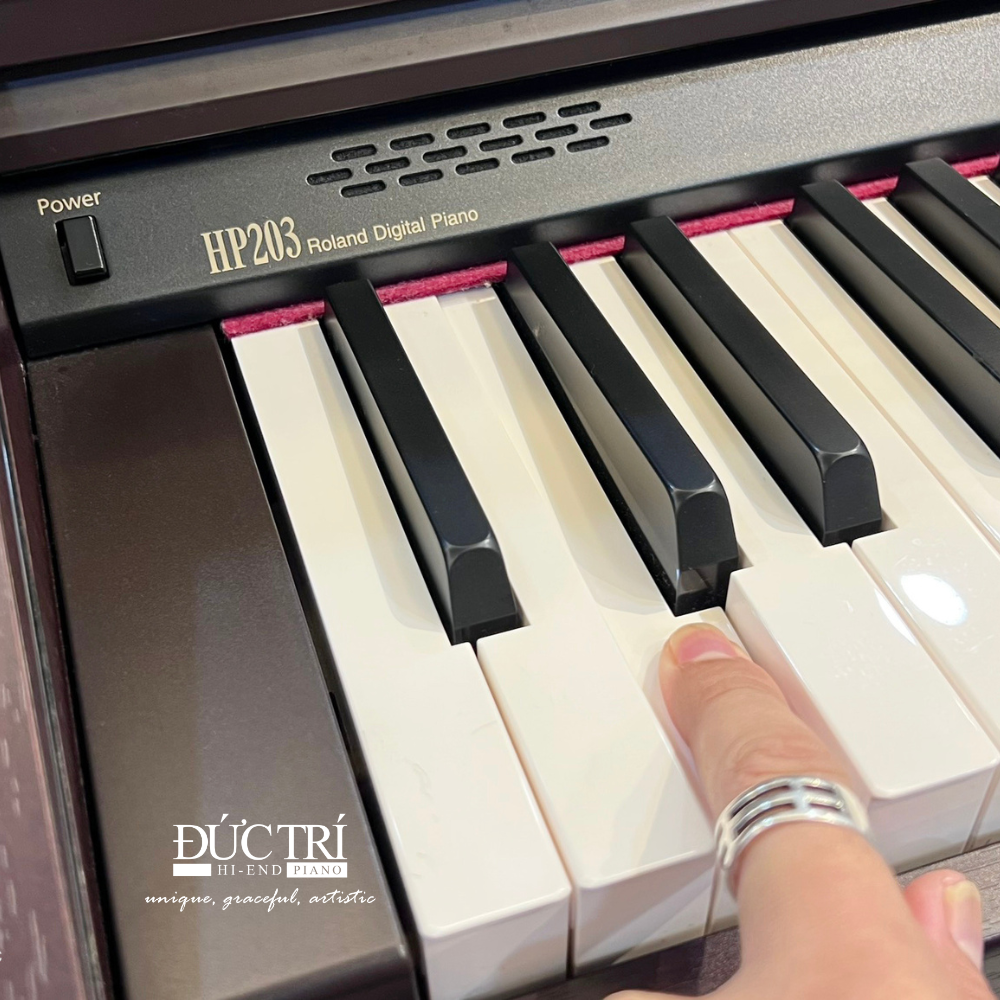 Roland HP203 2 digital Roland HP203 mau go 01 2 Roland HP203