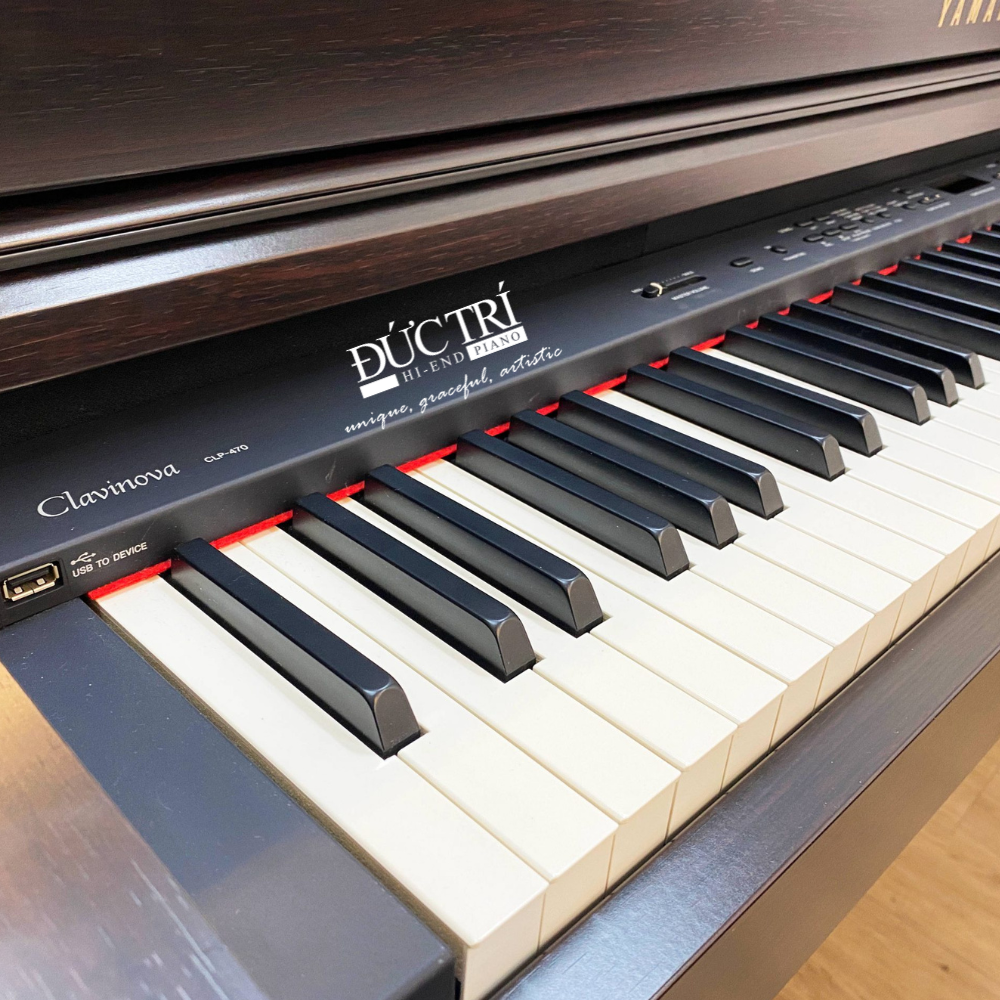 Yamaha CLP-470R 2 bàn phím digital Yamaha CLP-470R màu nâu đen