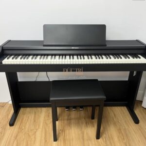 Roland RP102 được trưng bày tại Showroom của Piano Đức Trí