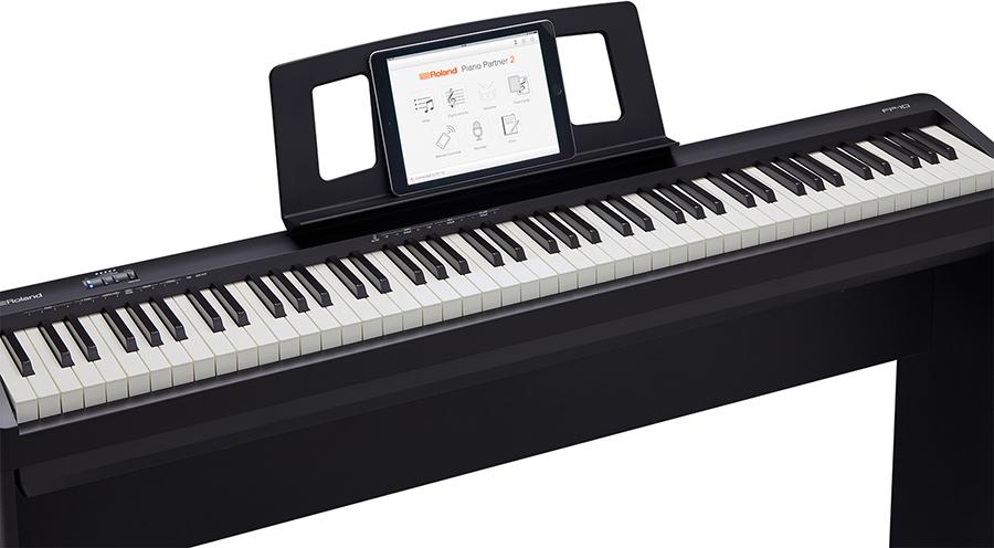 Top 10 đàn piano nhỏ gọn, tiện lợi nhất hiện nay 2 Đàn Piano Điện Roland FP-10 phù hợp cho không gian nhỏ gọn