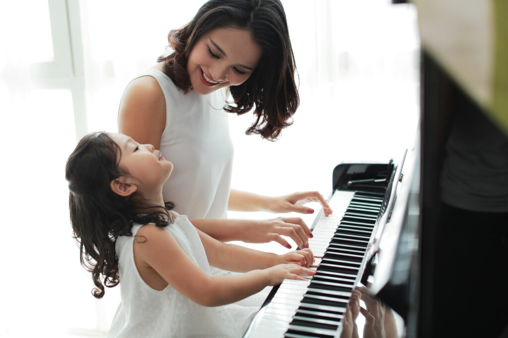 Học đàn piano mất bao lâu? Cần mấy tháng để đánh piano thành thạo?