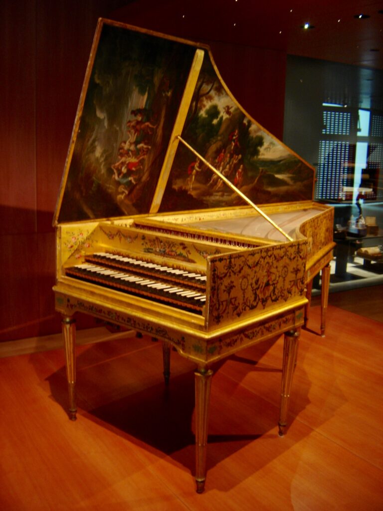 Đàn piano có tên gọi khác là gì? Những tên gọi độc đáo nhất 2 Đàn Harpsichord có hình dáng giống đàn piano, với bàn phím và dây đàn chạy ngang qua một khung gỗ