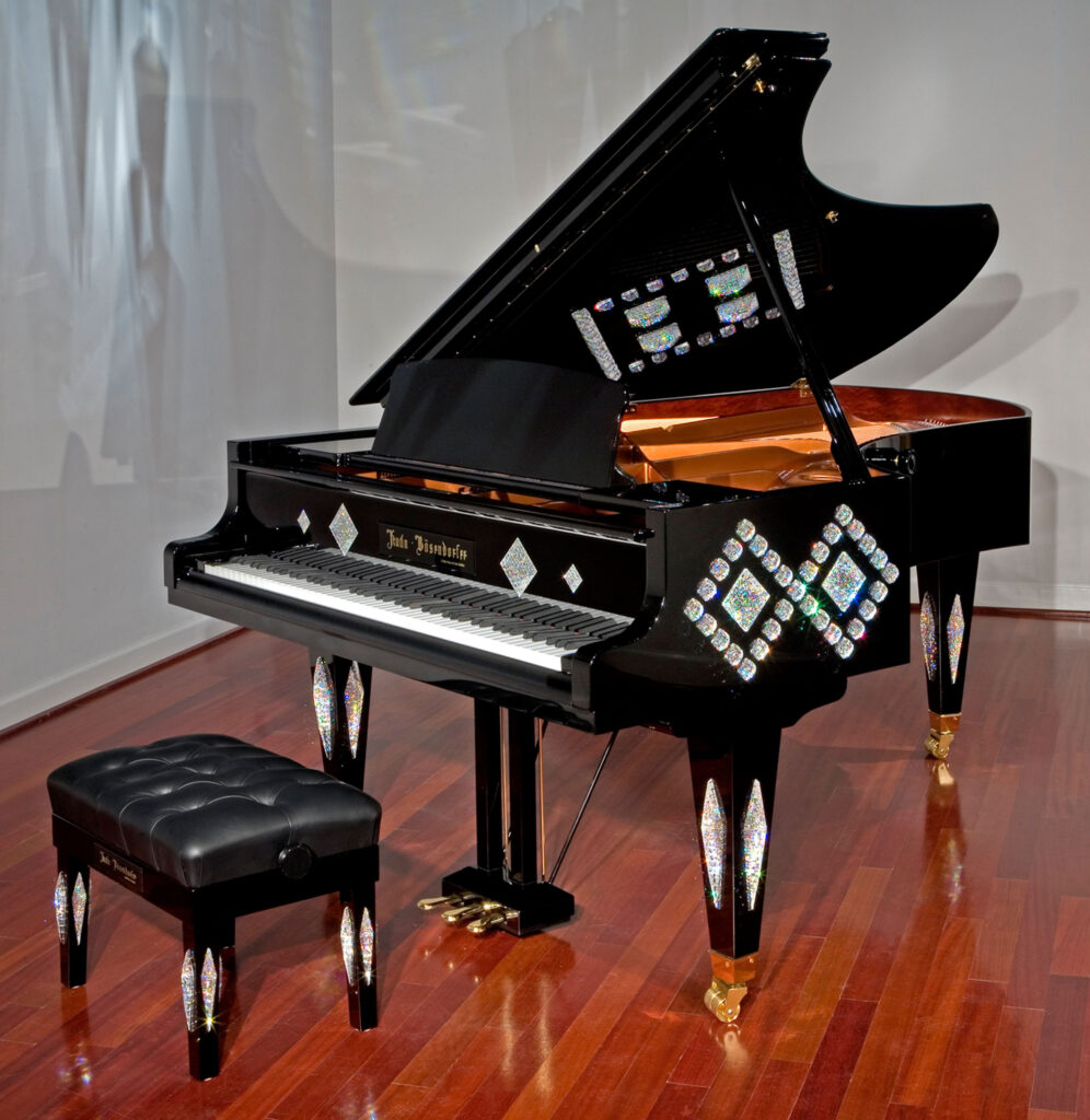 Top 10 cây đàn piano đắt nhất thế giới hiện nay, trên 1 triệu USD 9 Đứng ở vị trí thứ chín trong danh sách là cây đàn piano “Kuhn-Bösendorfer Piano” với giá trị 1.2 triệu USD