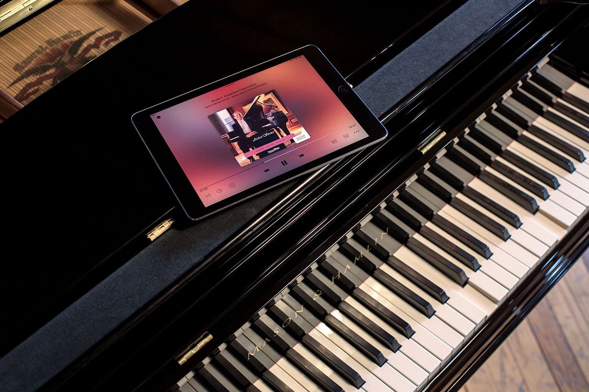 Yamaha MX90BL 1 diem noi bat cua pianodisc la su than thien voi nguoi dung kha nang nang cap de dang va ket noi linh hoat voi internet va am nhac ca nhan Yamaha Mx90BL