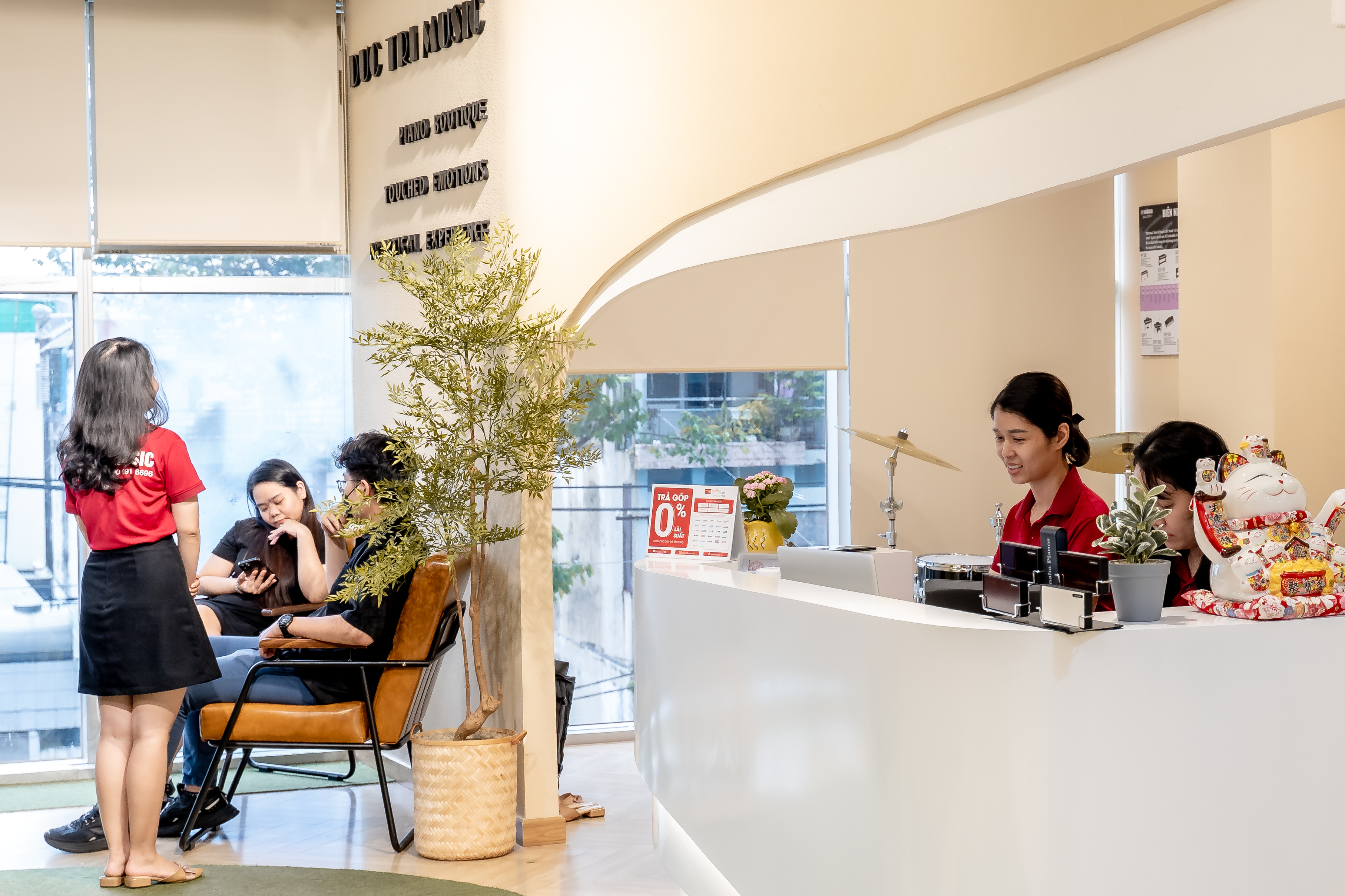 Mua đàn piano ở đâu tốt nhất, uy tín nhất tại TP Hồ Chí Minh 4 Đội ngũ nhân viên tại Piano Đức Trí am hiểu và nhiệt tình với khách hàng