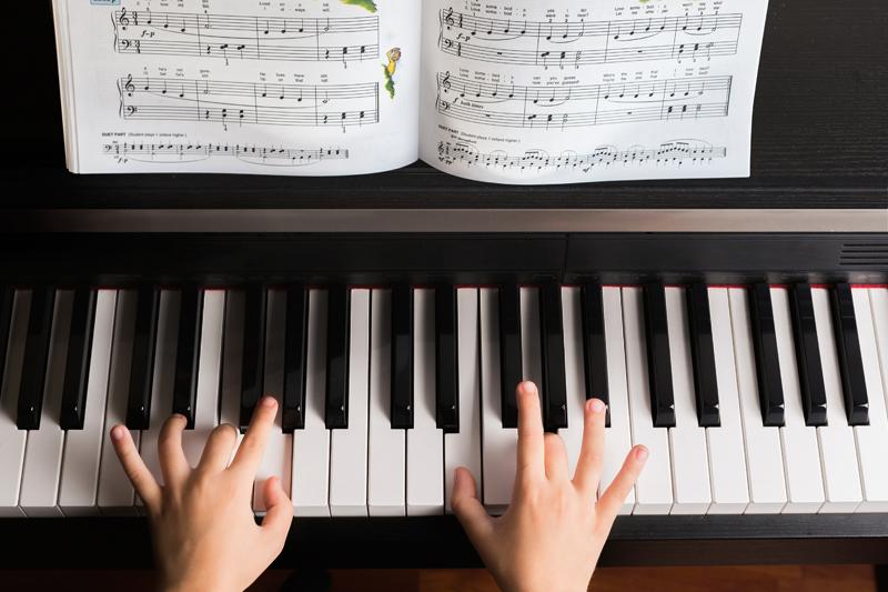 Đàn piano có bao nhiêu phím? Phương pháp “Mèo Đen” ghi nhớ phím đàn hữu ích dành cho trẻ em
