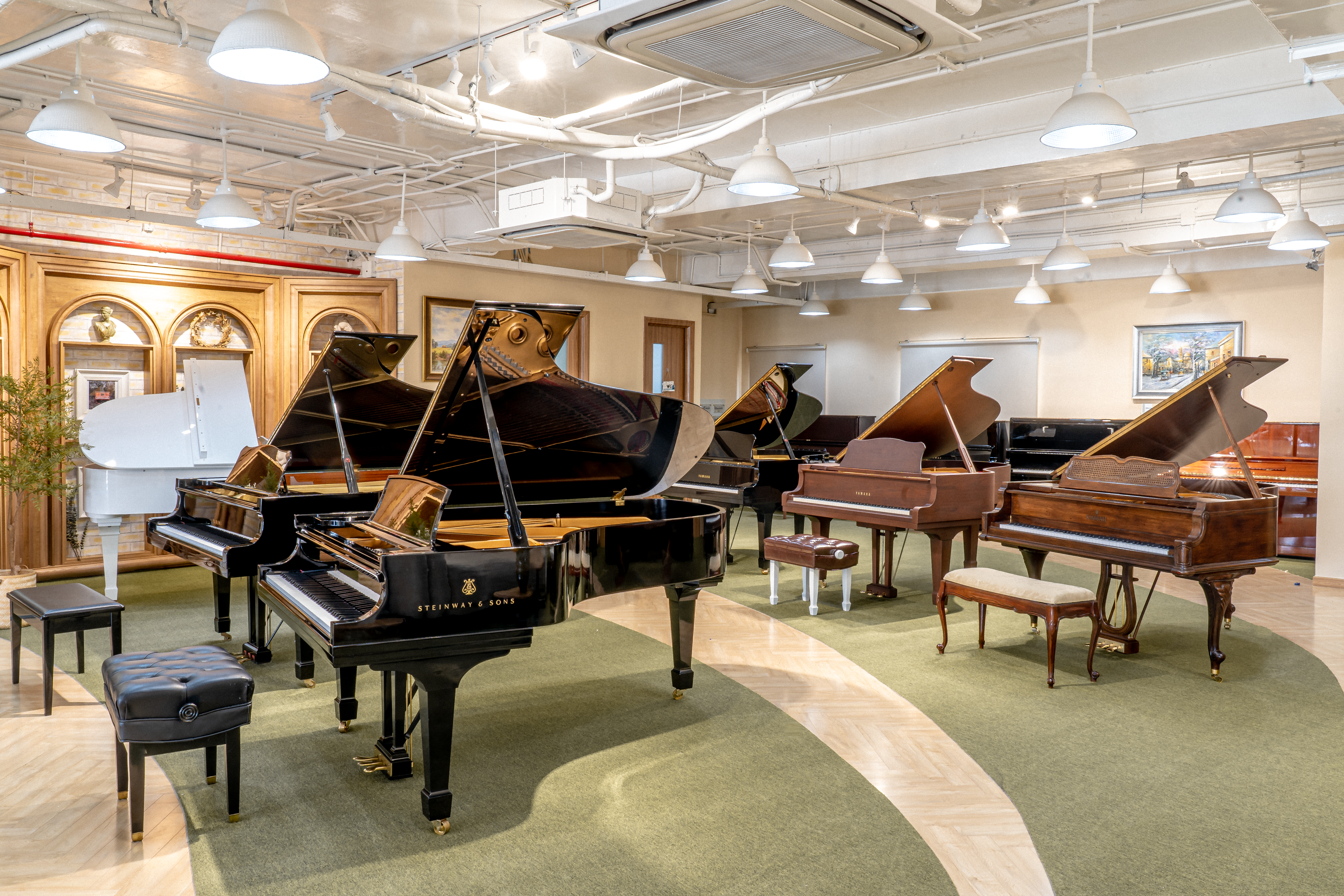 Bösendorfer Vienna 20 Khách hàng có thể trực tiếp trải nghiệm nhiều mẫu đàn Piano Grand trong showroom tại Tân Bình
