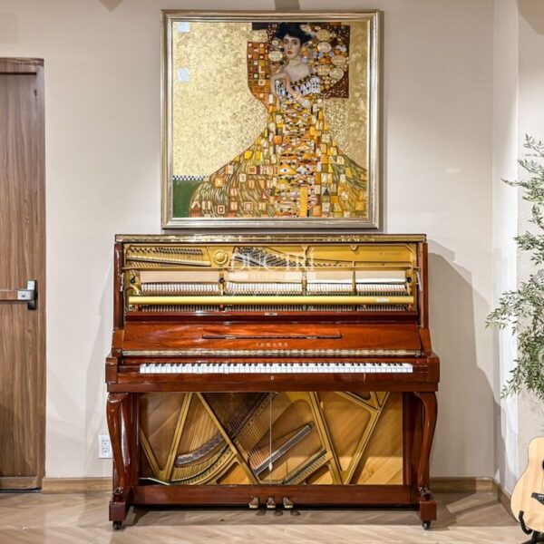 Đàn Piano Yamaha W106 khi mở phần khung đàn ra