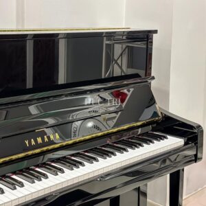 Logo và các phím trên đàn Đàn Piano Yamaha U1J