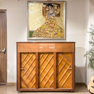 Phía sau thùng Đàn Piano Yamaha W106