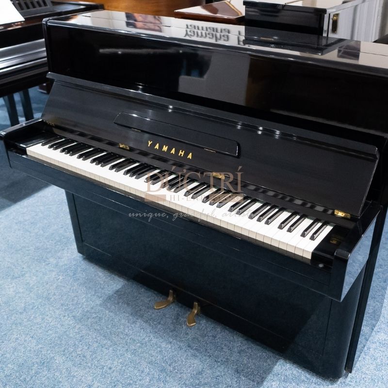 Yamaha HQ300SXG 4 Góc cạnh của Đàn Piano Yamaha HQ300SXG