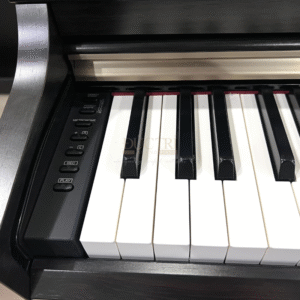 Logo và bàn phím chiếc đàn Yamaha YDP-162