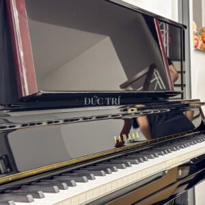 Yamaha U1J 8 Bàn phím và logo piano Yamaha YUS5