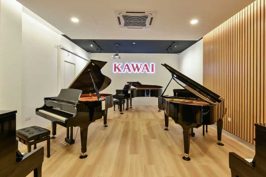 Kawai CA79 2 Hình ảnh đàn Piano Kawai Grand được trưng bày tại Showroom của Piano Đức Trí