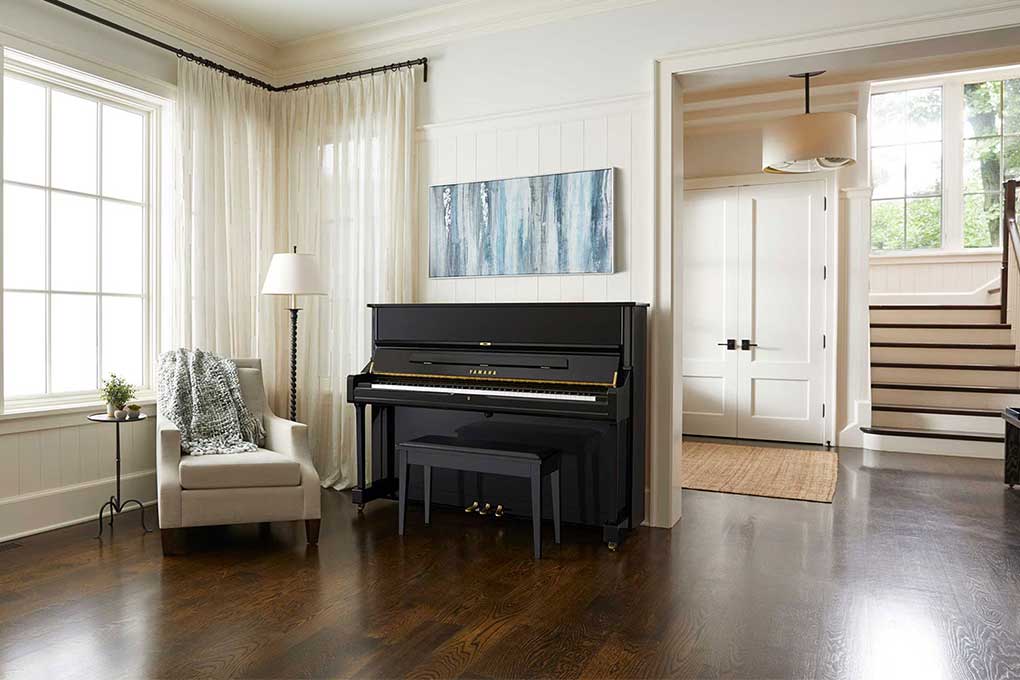 Yamaha SU118 1 Yamaha Upright