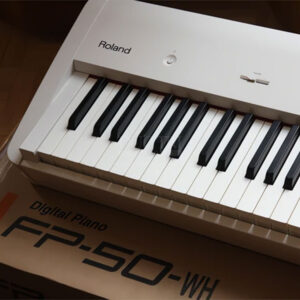 https://www.google.com/url?sa=i&url=https%3A%2F%2Fwww.infomusic.pl%2Ftest%2F38711%2Croland-fp50-rewelacyjne-pianino-do-domu-i-na-scene&psig=AOvVaw2F9VytT4INwVhUirlLiBY9&ust=1742029649238000&source=images&cd=vfe&opi=89978449&ved=0CBQQjRxqFwoTCKC3s6iciYwDFQAAAAAdAAAAABAJ
