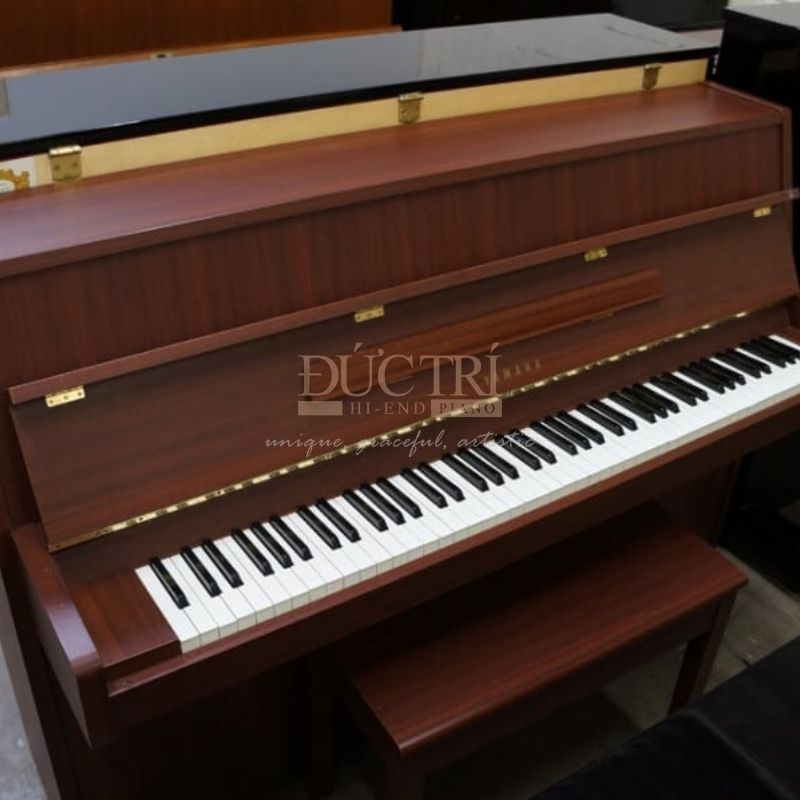 Yamaha W202 5 Hình ảnh góc cạnh của Đàn Piano Yamaha W202