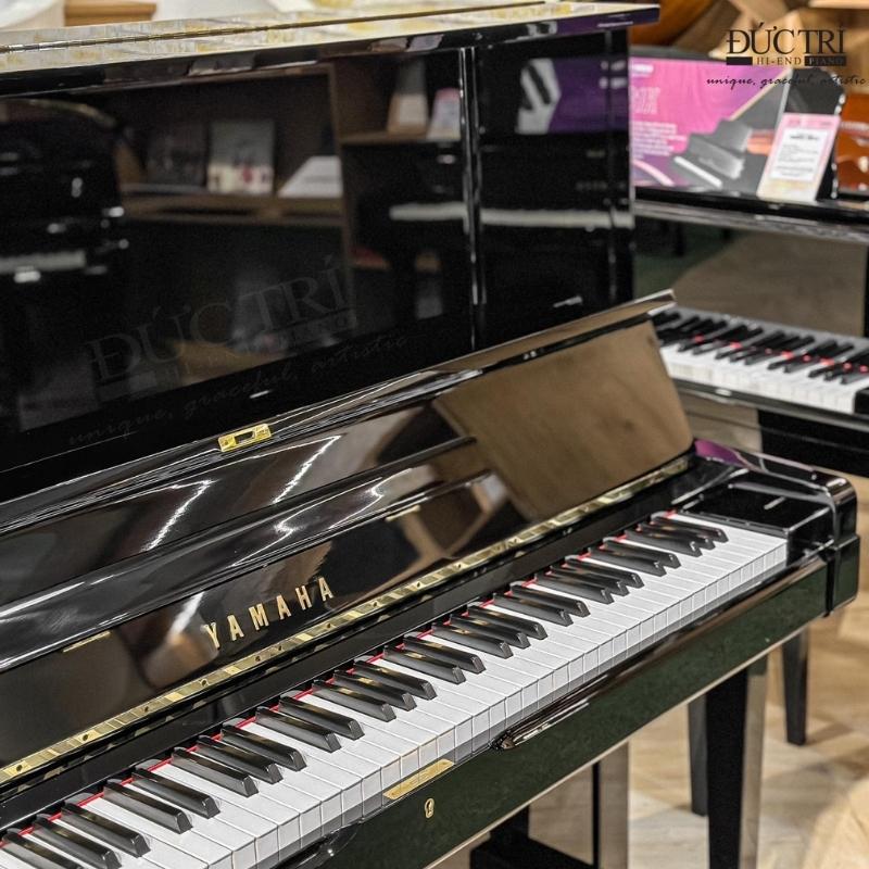 Yamaha Ux50a 11 Logo và các phím trên đàn Đàn Piano Yamaha Ux50a
