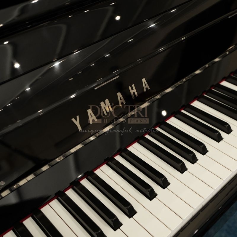 Yamaha YU30CE 5 Hình ảnh cận cảnh bàn phím Đàn Piano Cơ Yamaha YU30CE Upright