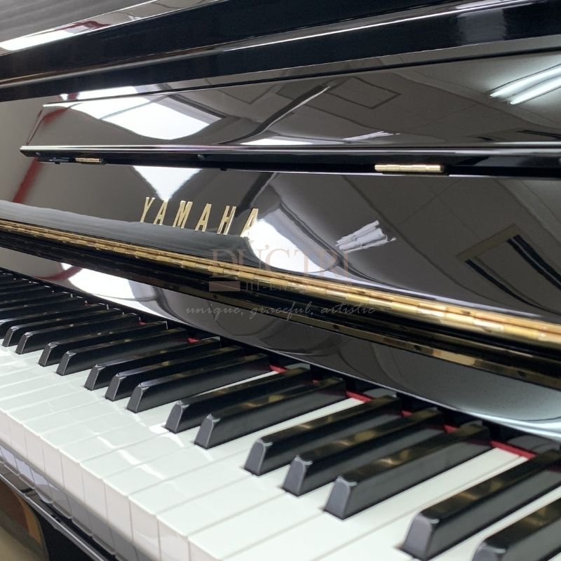 Yamaha YU30LE 5 Hình ảnh cận cảnh bàn phím Đàn Piano Cơ Yamaha YU30LE Upright