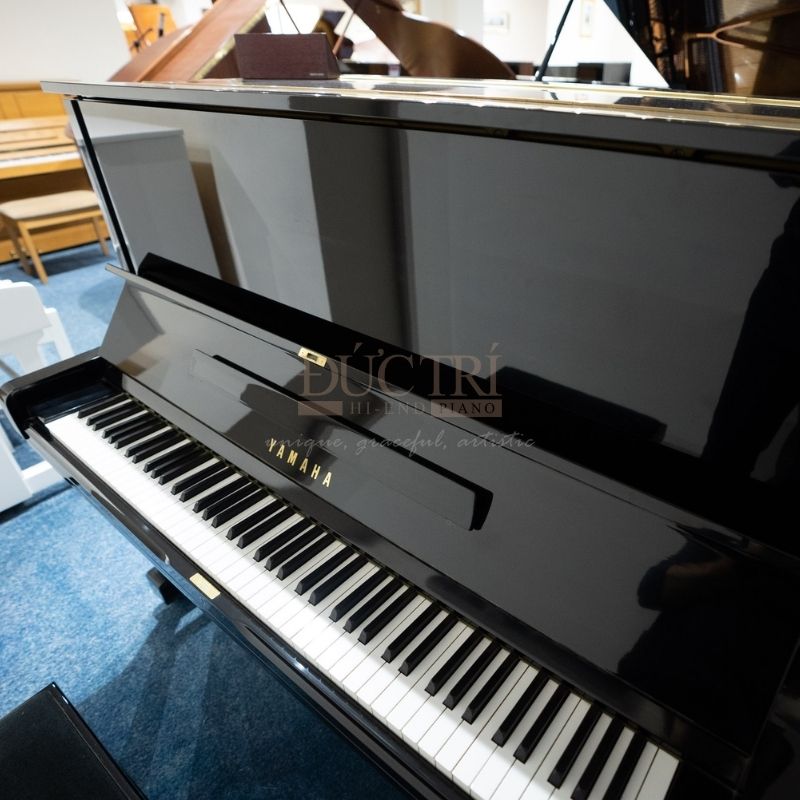Yamaha YU3CE 3 Hình ảnh cận cảnh bàn phím Đàn Piano Cơ Yamaha YU3CE Upright