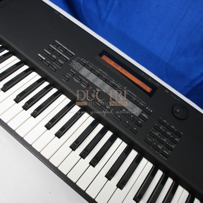 Yamaha P-300 4 Hình ảnh góc nghiêng Đàn Piano Điện Yamaha P-300
