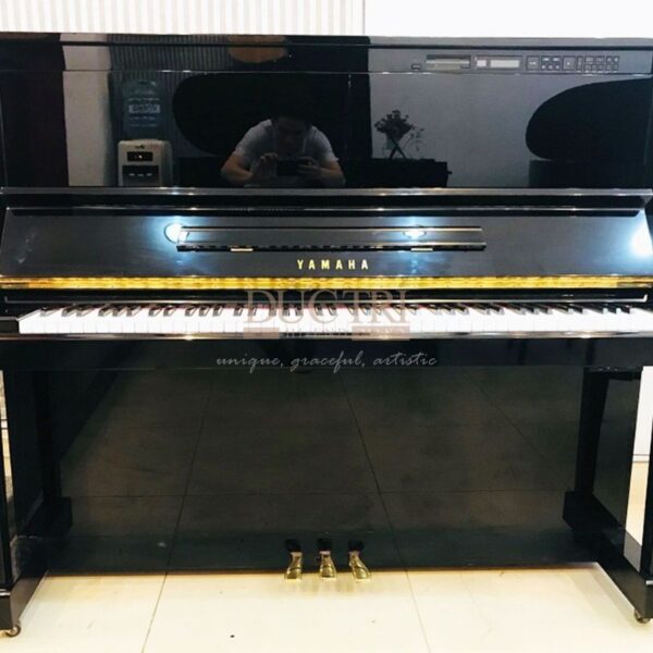 Hình ảnh trực diện của Đàn Piano Cơ Yamaha YU30CE Upright