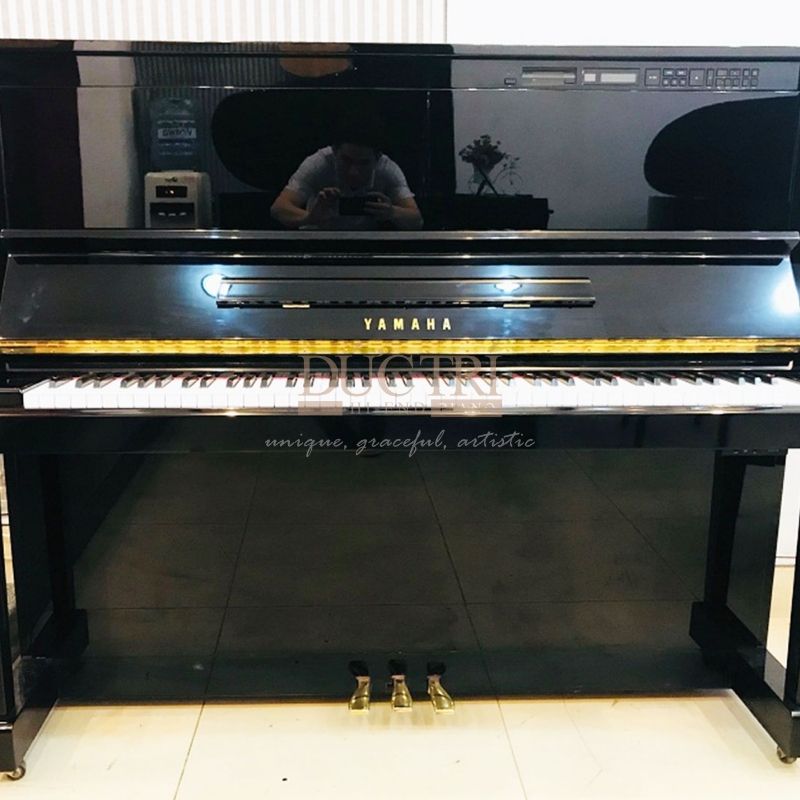 Yamaha YU30CE 3 Hình ảnh trực diện của Đàn Piano Cơ Yamaha YU30CE Upright