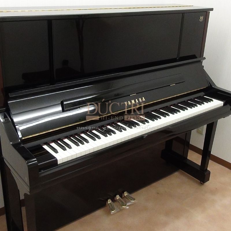 Yamaha YU30LE 3 Hình ảnh trực diện của Đàn Piano Cơ Yamaha YU30LE Upright