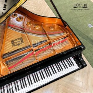 Góc cạnh của Đàn Piano Yamaha C1X