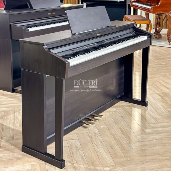 Góc chéo của Đàn Piano Roland HP-601
