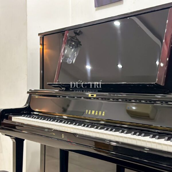 Hình ảnh cận cảnh chiếc đàn piano Yamaha YUS5