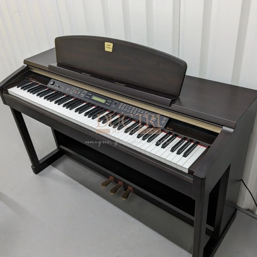 Yamaha CLP-825 1 Hình ảnh của đàn Piano Yamaha CLP-825